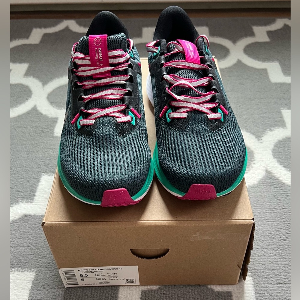 Nike 
Air Zoom Pegasus 40  Black Teal White Silver Pink 6.5 New in Box